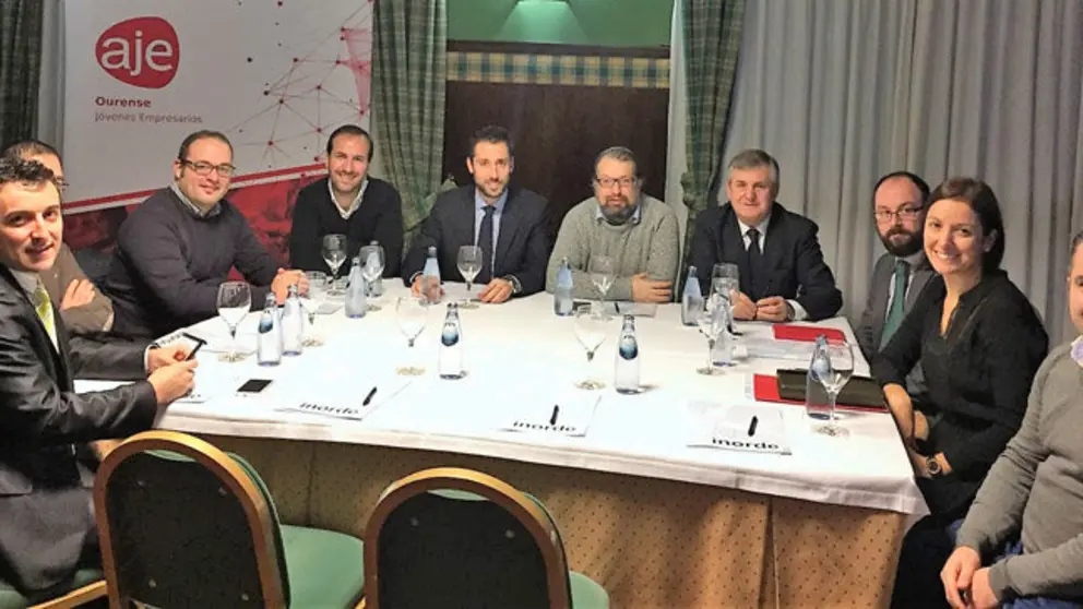 Desayuno de miembros de AJE Ourense con el isarel&iacute; Isaac Chocron Benaim.