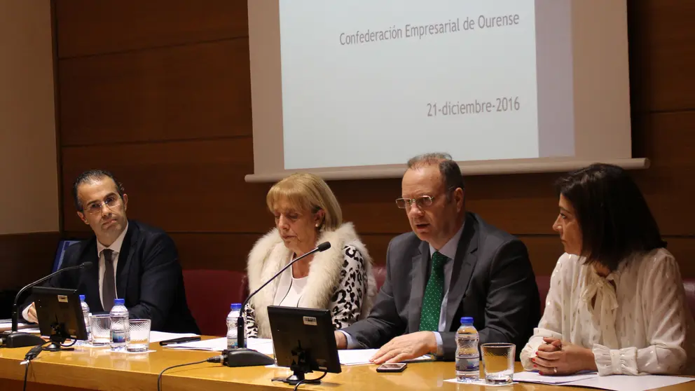 (Jaime Pereira, secretario; Marisol N&oacute;voa, vicepresidenta; Jos&eacute; Manuel P&eacute;rez Canal, presidente; Rosa Mar&iacute;a S&aacute;nchez, vicepresidenta de la CEO.
