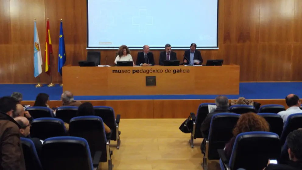 O director xeral de Orientaci&oacute;n e Promoci&oacute;n Laboral, Alfonso Marnotes, e o director xeral de Educaci&oacute;n, Formaci&oacute;n Profesional e Innovaci&oacute;n Educativa, Manuel Corredoira, mantiveron hoxe en Santiago unha xuntanza cos directores de centros de ESO e FP