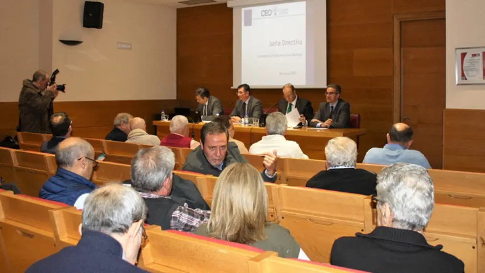 Junta directiva de la Confederaci&oacute;n Empresarial de Ourense.