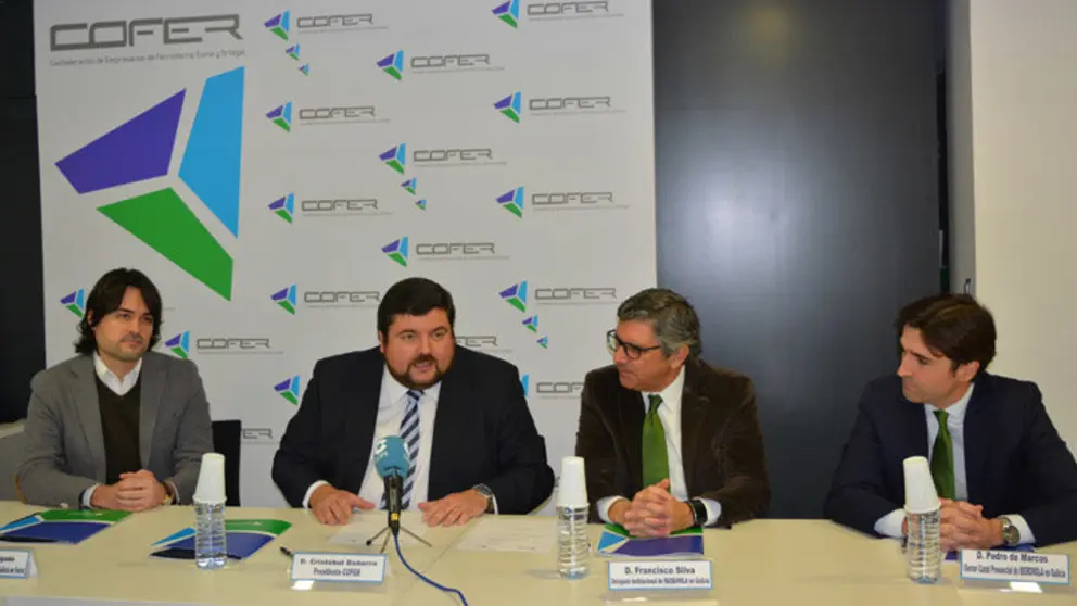 Firma del convenio entre COFER e Iberdrola en la sede de la confederaci&oacute;n de empresarios.