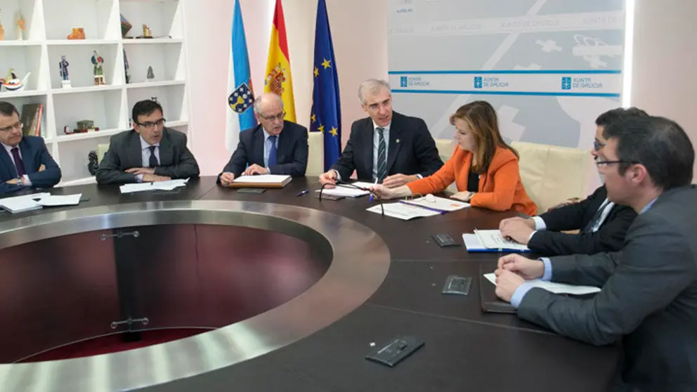 Reuni&oacute;n del conselleiro de Econom&iacute;a, Emprego e Industria y el director xeral de Enerx&iacute;a y Minas con representantes de la Asociaci&oacute;n de Empresas con Gran Consumo de Energ&iacute;a./X.CRESPO.