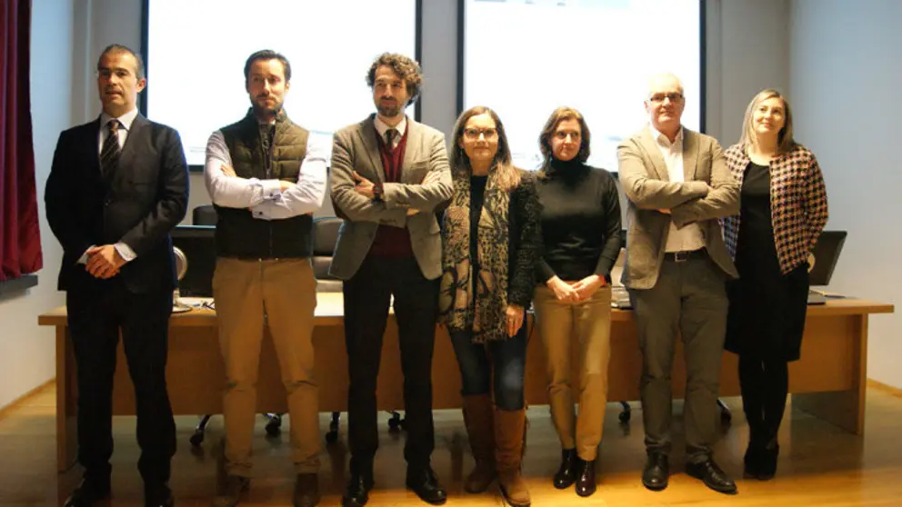 Representantes de la CEO, AJE, Universidad, Tecn&oacute;pole, C&aacute;mara de Comercio y Expourense, en la presentaci&oacute;n de los Premios Incuvi-Emprende./P.L.