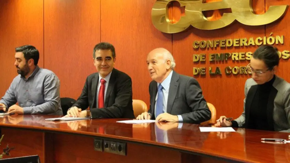 V&iacute;ctor Salgado y Antonio Fontenla abrieron la jornada sobre el nuevo reglamento de protecci&oacute;n de datos.