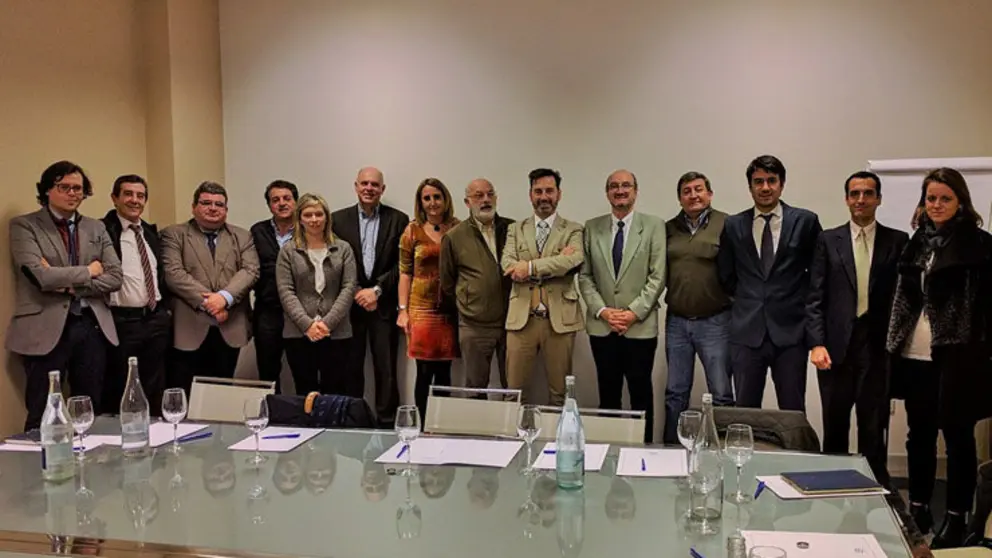 Participantes en la reuni&oacute;n constituyente del Foro de la Log&iacute;stica y del Transporte.