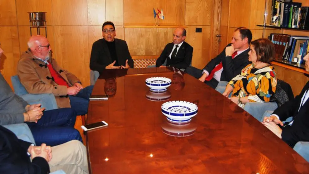 Ant&oacute;n Arias con directivos de la CEL.