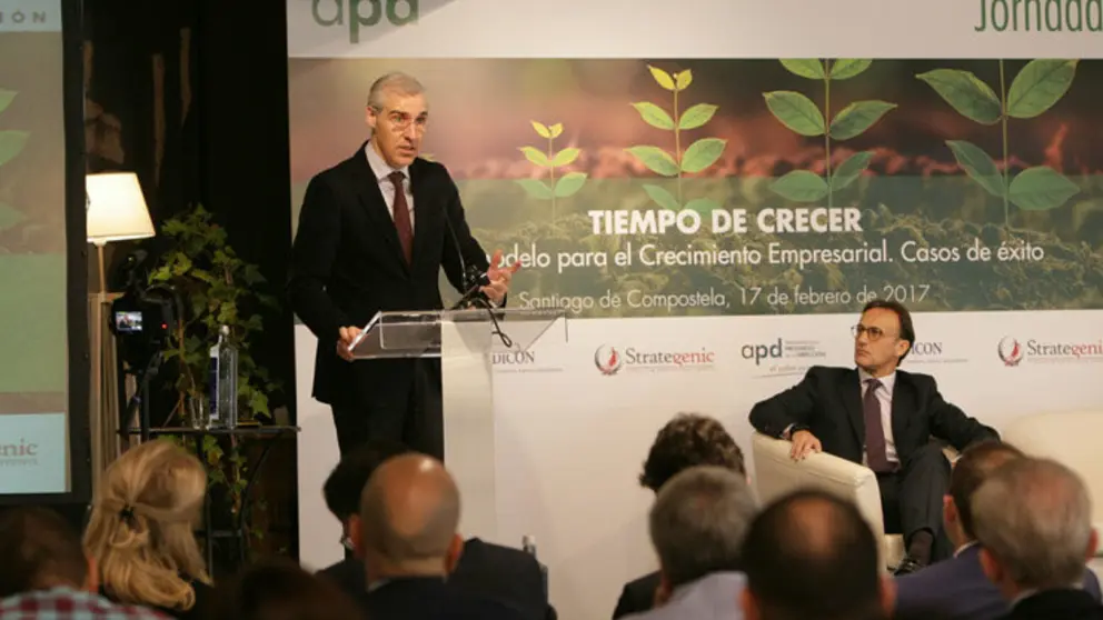Francisco Conde en su intervenci&oacute;n en la jornada "Tiempo de crecer", en Santiago.