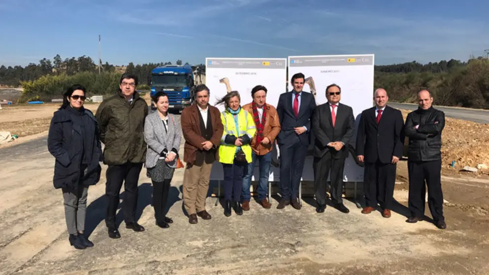 Pedrosa y la delegaci&oacute;n mexicana en su visita a la Plataforma Log&iacute;stica.