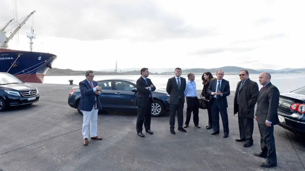 La delegaci&oacute;n del Estado mexicano de Yucat&aacute;n, acompa&ntilde;ada de Enrique Losada, en el Puerto Exterior de A Coru&ntilde;a.