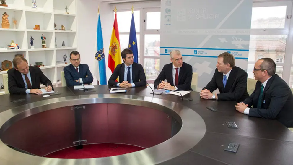 Francisco Conde con directivos de Cementos Cosmos./X.CRESPO.