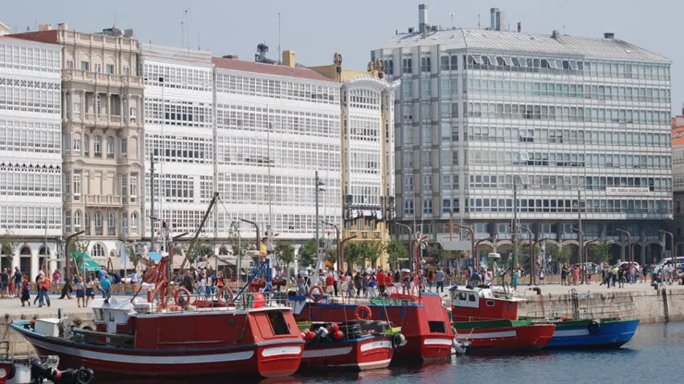 El convenio tiene como objetivo publicitar A Coru&ntilde;a como destino de turismo atl&aacute;ntico.