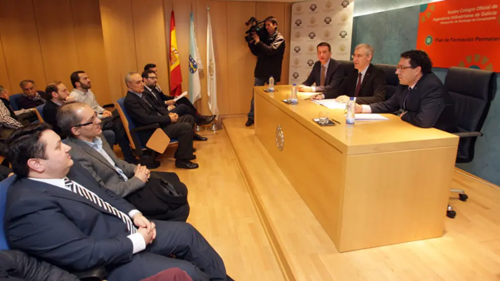 Oriol Sarmiento, Francisco Conde y Fernando Blanco, en la presentaci&oacute;n de los IV Premios Galicia Energ&iacute;a.