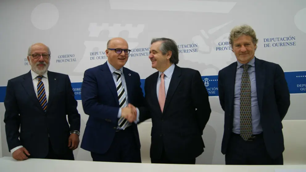 El presidente de la Diputaci&oacute;n de Ourense con la anterior directiva de C&iacute;rculo de Empresarios de Galicia./P.L.