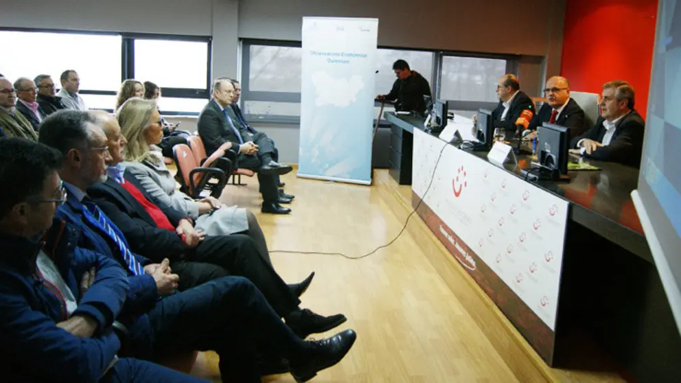 Mazaira, Baltar y Rodr&iacute;guez, en la presentaci&oacute;n del Observatorio Econ&oacute;mico en la Asociaci&oacute;n de Empresarios del Pol&iacute;gono de San Cibrao./P.L.