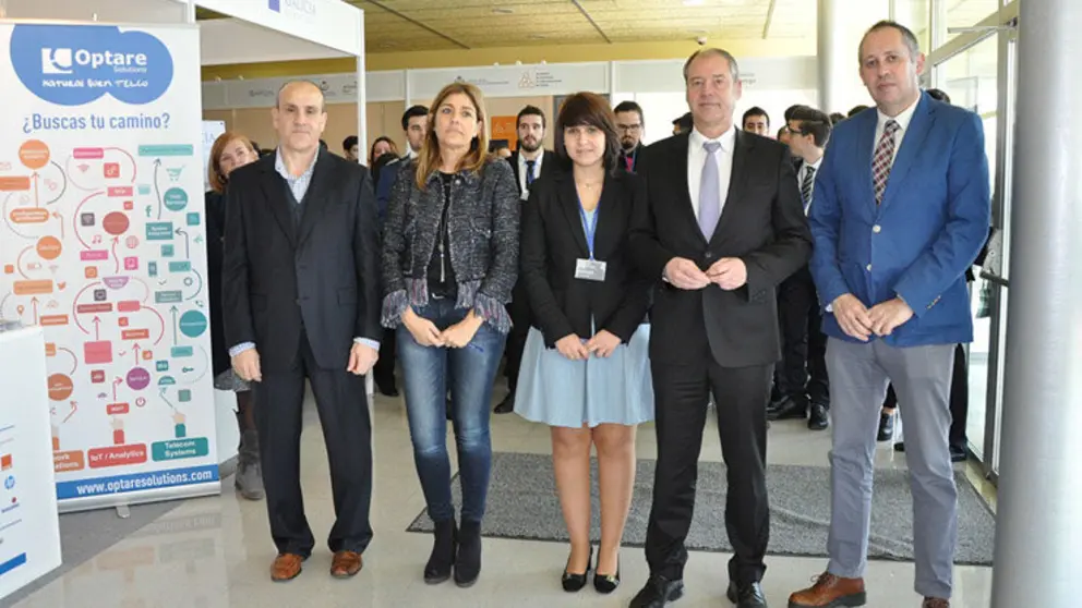 Responsables das tres escolas de enxe&ntilde;ar&iacute;a xunto ao reitor da Universidade de Vigo e &aacute; ./DUVI