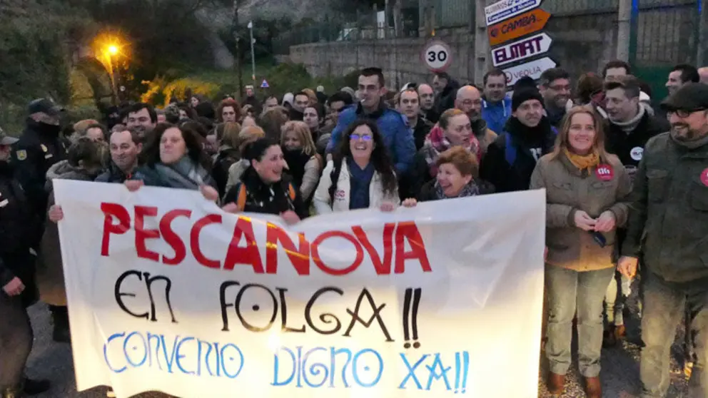 Traballadores de Pescanova concentrados &aacute;s portas da f&aacute;brica de Chapela./CIG.