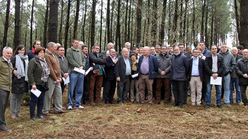 Participantes en el acto de celebraci&oacute;n del D&iacute;a Intenacional de los Bosques./L.POLO