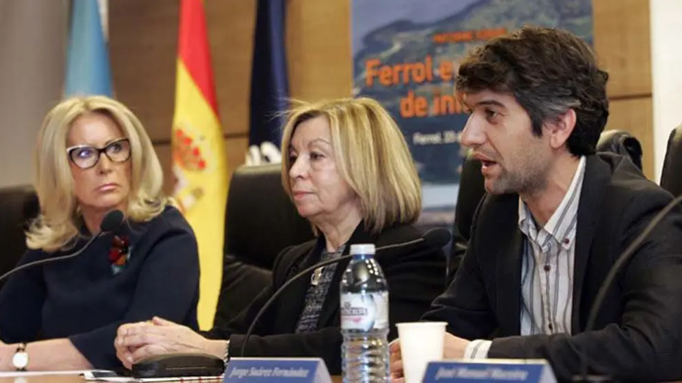La presidenta del Consello Econ&oacute;mico Social, la vicerrectora y el alcalde de Ferrol, en la presentaci&oacute;n del informe en el sal&oacute;n de actos del Campus Industrial de la UDC./K.DELGADO.