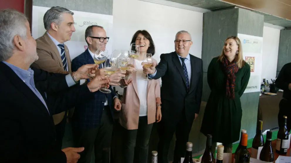 Autoridades en la inauguraci&oacute;n de Vinis Terrae./P.L.