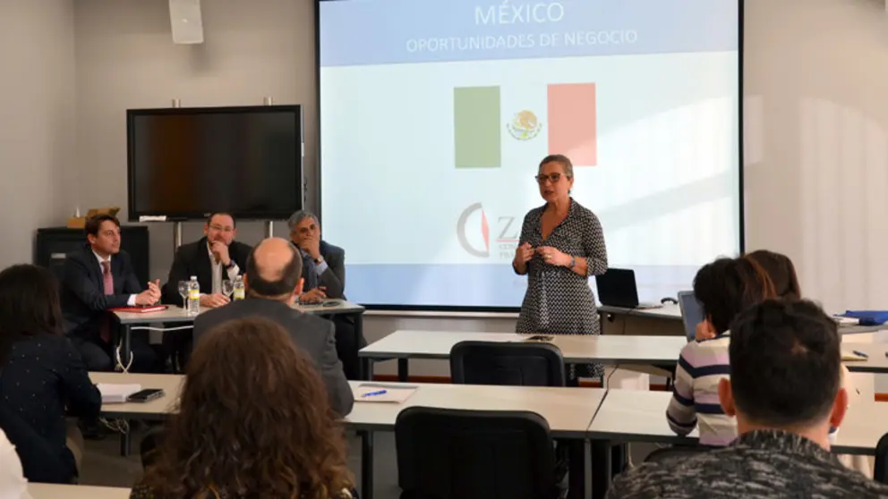 Teresa Pedrosa en la jornada sobre el mercado mexicano en la Zona Franca.