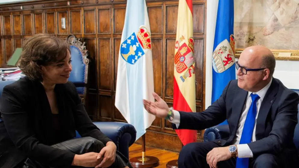 Alejandra del Castillo y Manuel Baltar, reunidos en la sede de la Diputaci&oacute;n de Ourense.