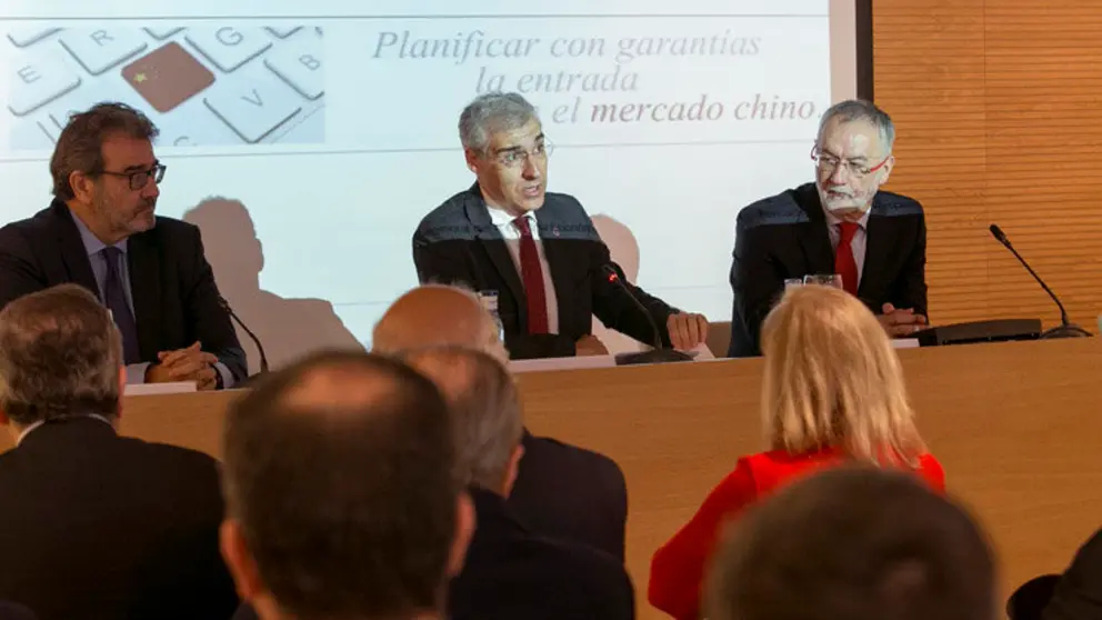 Un momento de la jornada sobre internacionalizaci&oacute;n de las empresas gallegas en China, en el Club Financiero de Santiago./X.CRESPO.


foto xo&aacute;n crespo
17/04/17