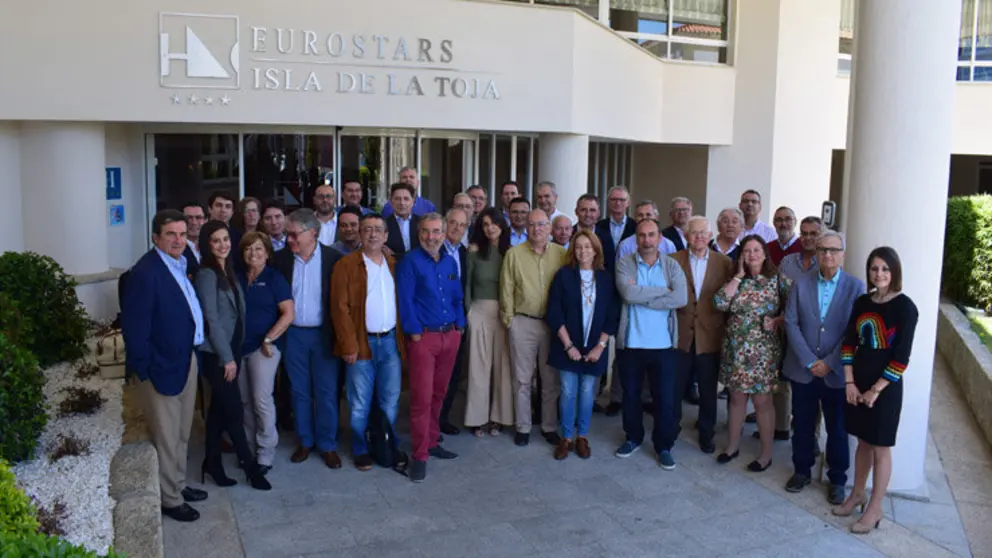 50 expertos en econom&iacute;a, empresarios e xornalistas especializados en informaci&oacute;n econ&oacute;mica asistiron &aacute; reuni&oacute;n da Toxa.