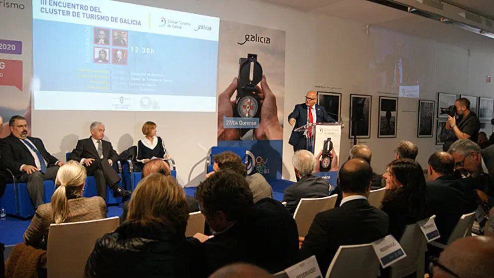 Francisco Gonz&aacute;lez, Manuel Butler, Nava Castro y Manuel Baltar en la inauguraci&oacute;n de los III Encuentros del Cl&uacute;ster Turismo de Galicia./P.L.