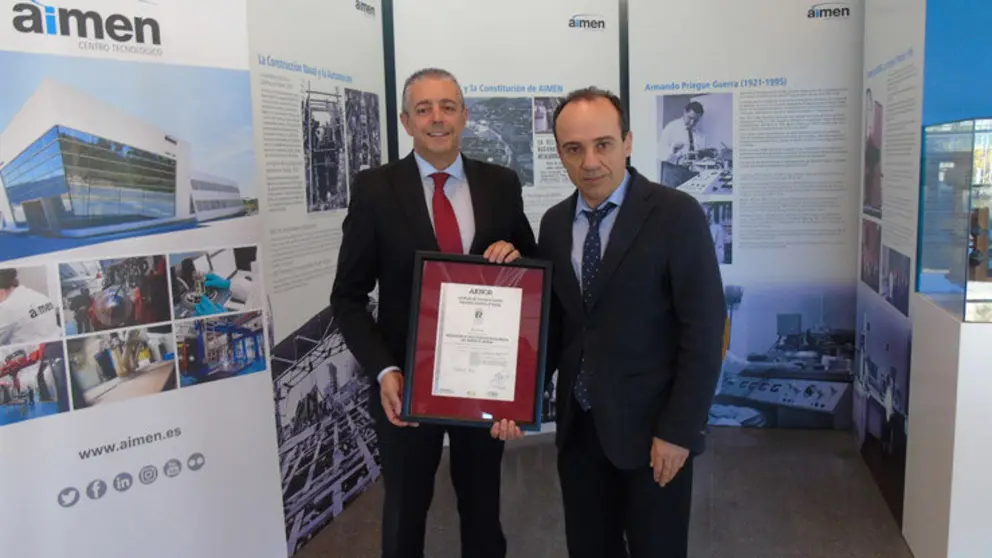 Mart&iacute;n Pita, director de AENOR en Galicia, y Jes&uacute;s Lago, director gerente de AIMEN Centro Tecnol&oacute;gico.