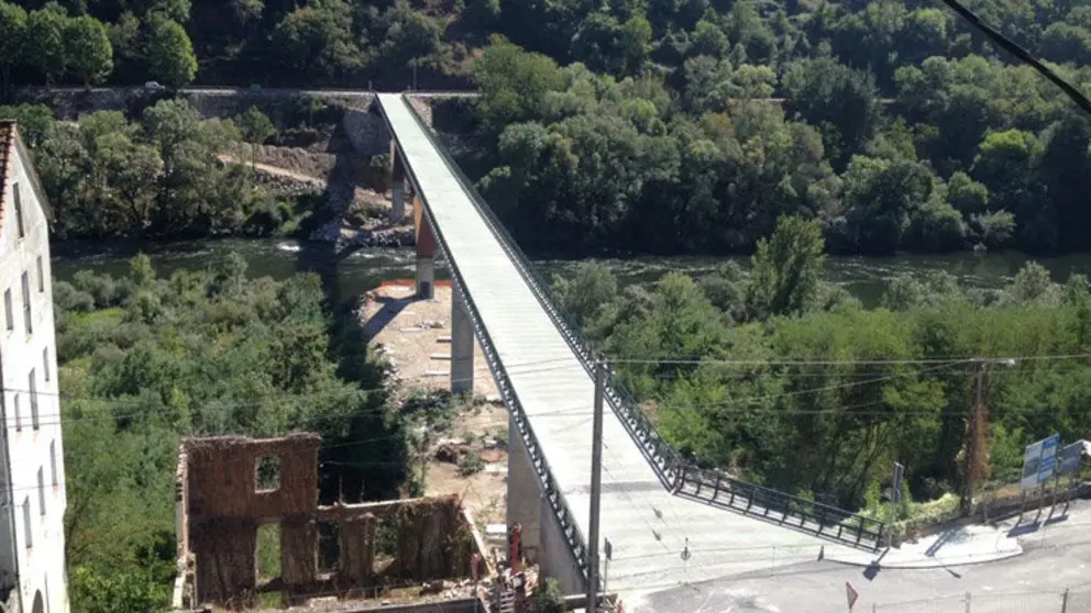 Puente sobre el Mi&ntilde;o en Os Peares, obra adjudicada por la Xunta.