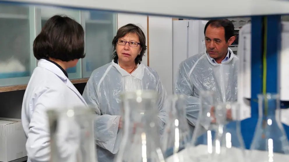Rosa Quintana visit&oacute; la f&aacute;brica de Isidro de la Cal en Cambre./M.FUENTES.