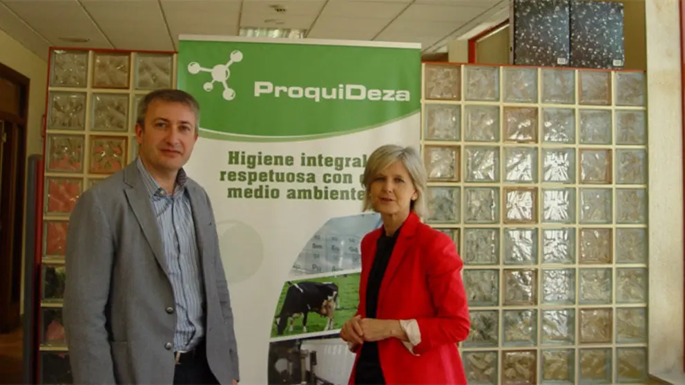 Covadonga Toca na s&uacute;a visita &aacute; empresa Proquideza.