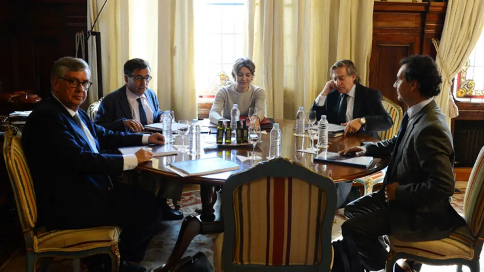 La ministra Isabel Garc&iacute;a Tejerina recibi&oacute; a la directiva de ANFACO.