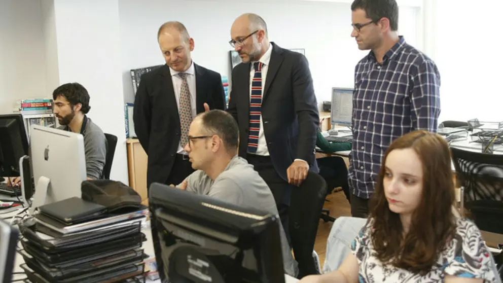 El director del Igape visit&oacute; la sede de la empresa Imaxin Sofware.
