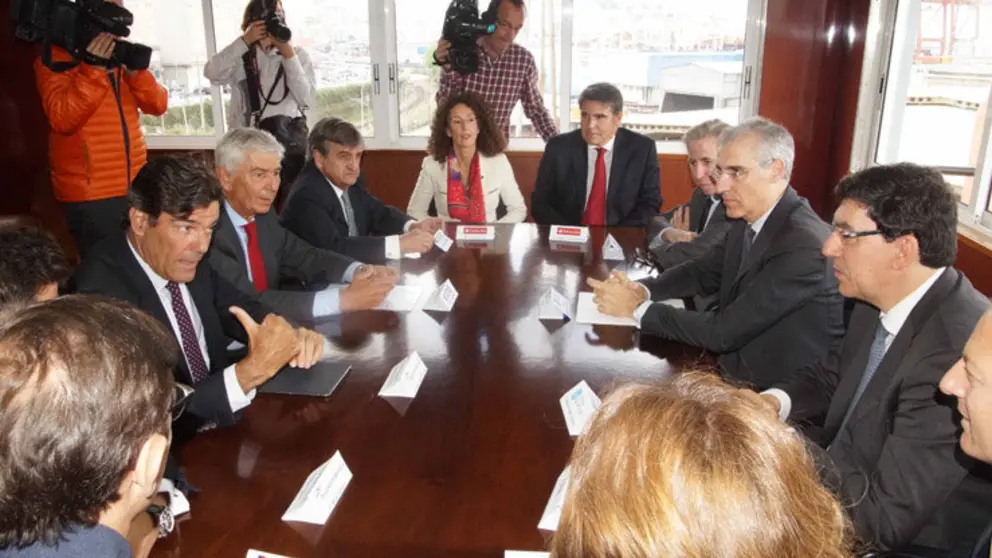 Representantes de Factor&iacute;as Vulcano y Transmediterr&aacute;nea, junto al presidentede