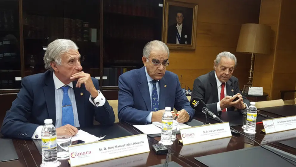 Fern&aacute;ndez Alvari&ntilde;o, Garc&iacute;a Costas y &Aacute;lvarez G&aacute;ndara, en la presentaci&oacute;n del I Foro de Arbitraje.