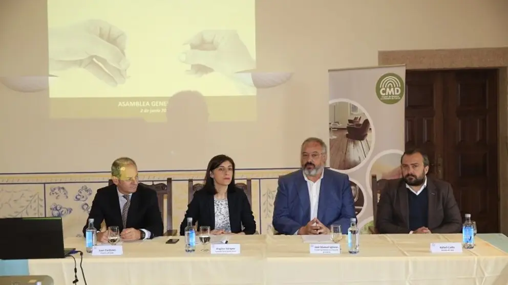 Cividanes, V&aacute;zquez, Iglesias y Cu&iacute;&ntilde;a, en la clausura de la asamblea del Cl&uacute;ster da Madeira.