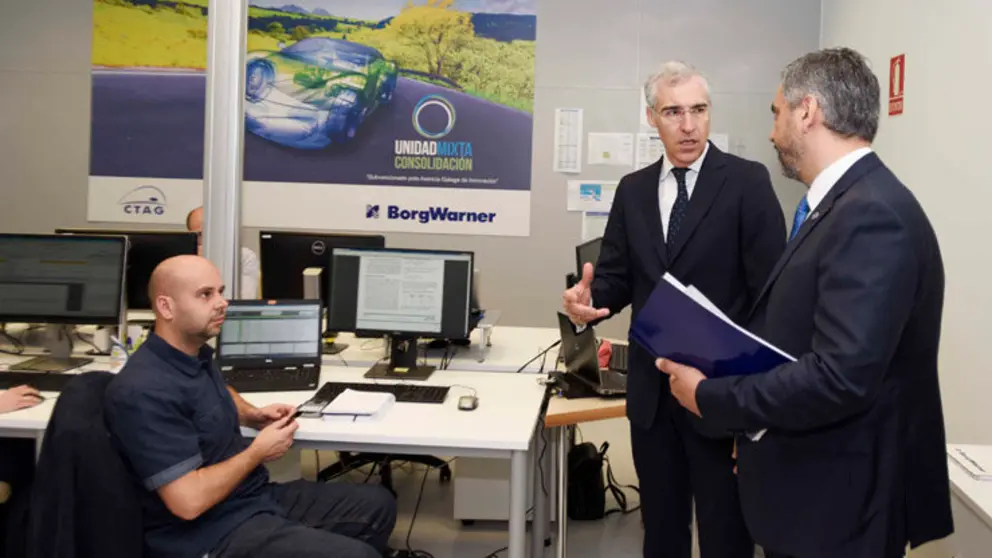 El conselleiro de Econom&iacute;a en su visita al CTAG./P.HERN&Aacute;NDEZ GAMARRA.