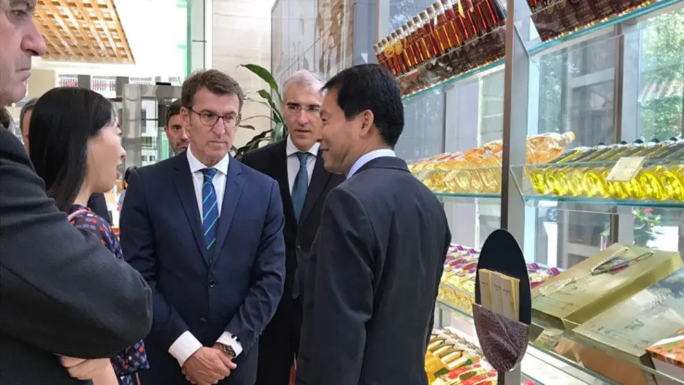 Feij&oacute;o mantuvo una reuni&oacute;n con directivos del Grupo Cosco.