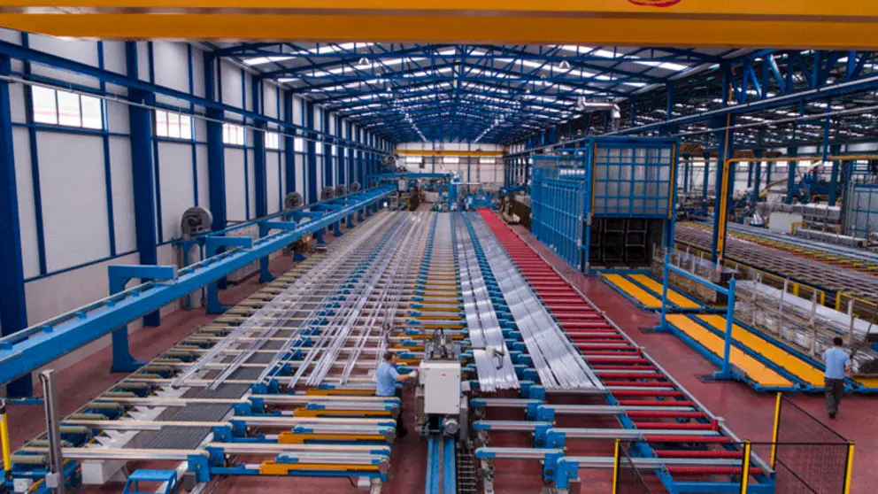 Nueva planta de extrusi&oacute;n en la f&aacute;brica de Padr&oacute;n de Cortizo.