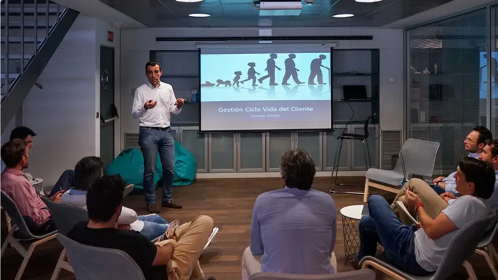 Sesi&oacute;n de formaci&oacute;n en Abanca Innova by Conector.