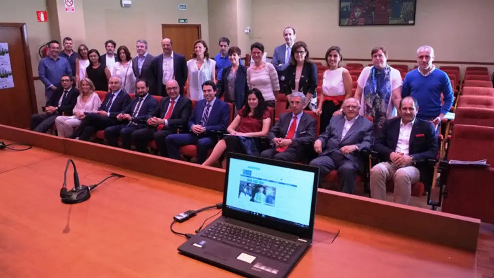 Integrantes del comit&eacute; consultivo de la Facultad de Ciencias Econ&oacute;micas y Empresariales de la USC.