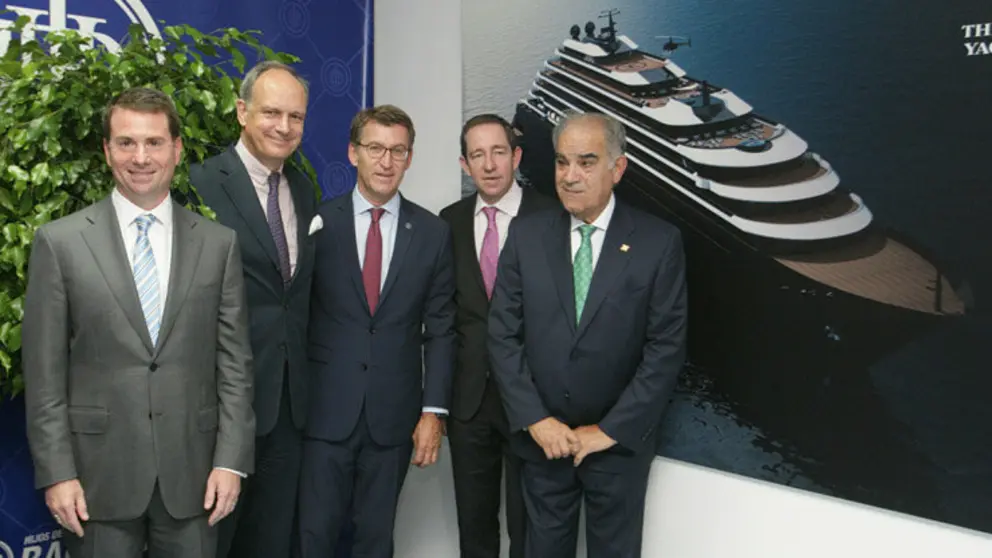 El presidente de la Xunta junto a representantes de The Ritz-Carlton Yacht Collection y de Hijos de J. Barreras.