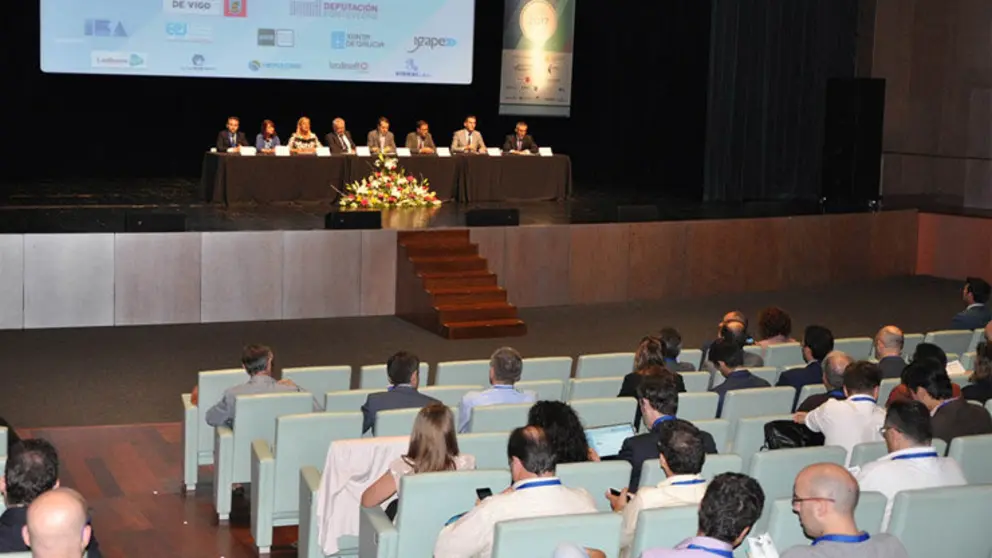 Autoridades en la inauguraci&oacute;n de MERSIC 2017 en el Auditorio Mar de Vigo./DUVI.