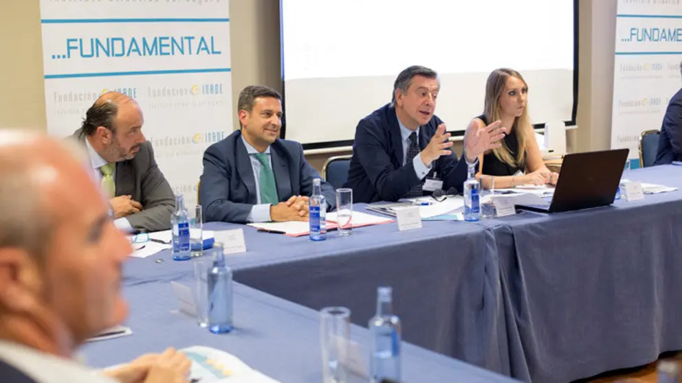 El inspector Jos&eacute; Mar&iacute;a Casas, durante su exposici&oacute;n en Di&aacute;logos 2020./C.PRIETO.
