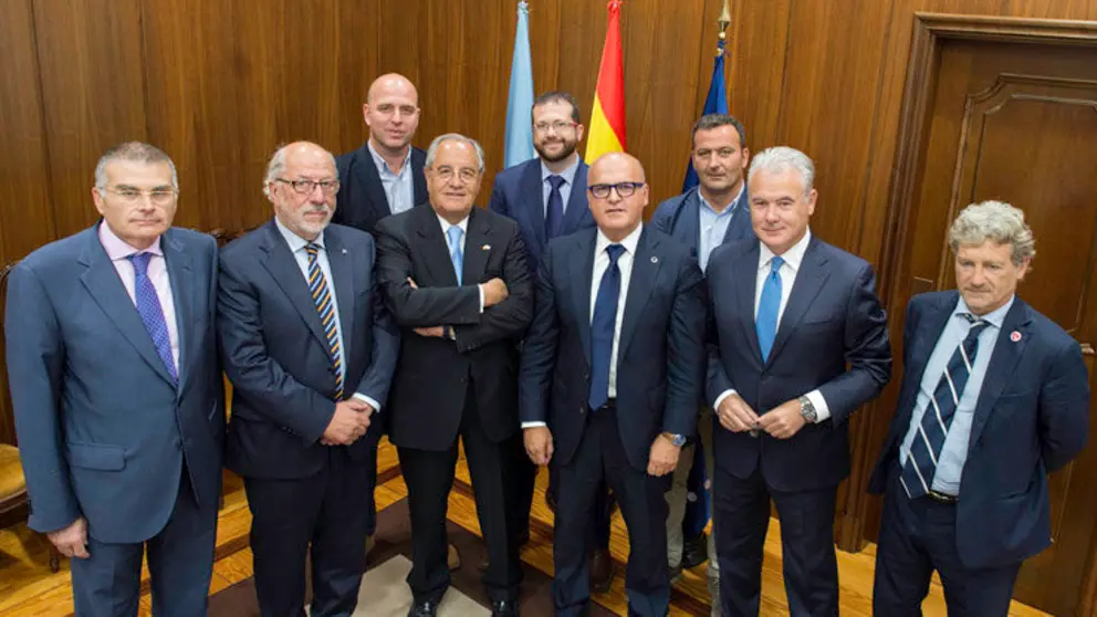 El presidente de la Diputaci&oacute;n de Ourense con empresarios del C&iacute;rculo de Empresarios de Galicia./A.PAZ.
