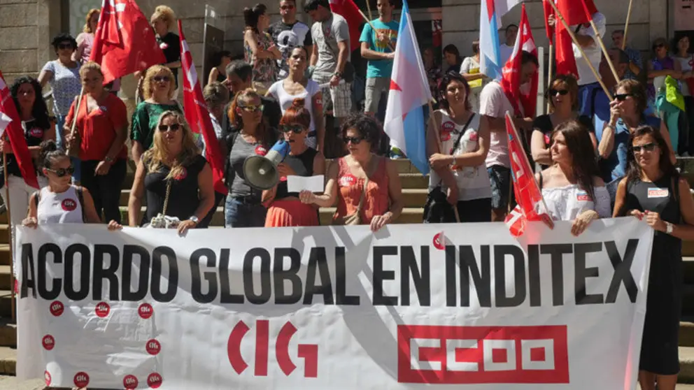 Concentraci&oacute;n de persoal das tendas pontevedresas de Inditex en Vigo.