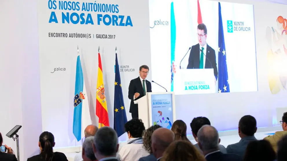 Feij&oacute;o anunci&oacute; el Bono Aut&oacute;nomo en el transcurso de un encuentro de aut&oacute;nomos en la Cidade da Cultura./X.CRESPO.