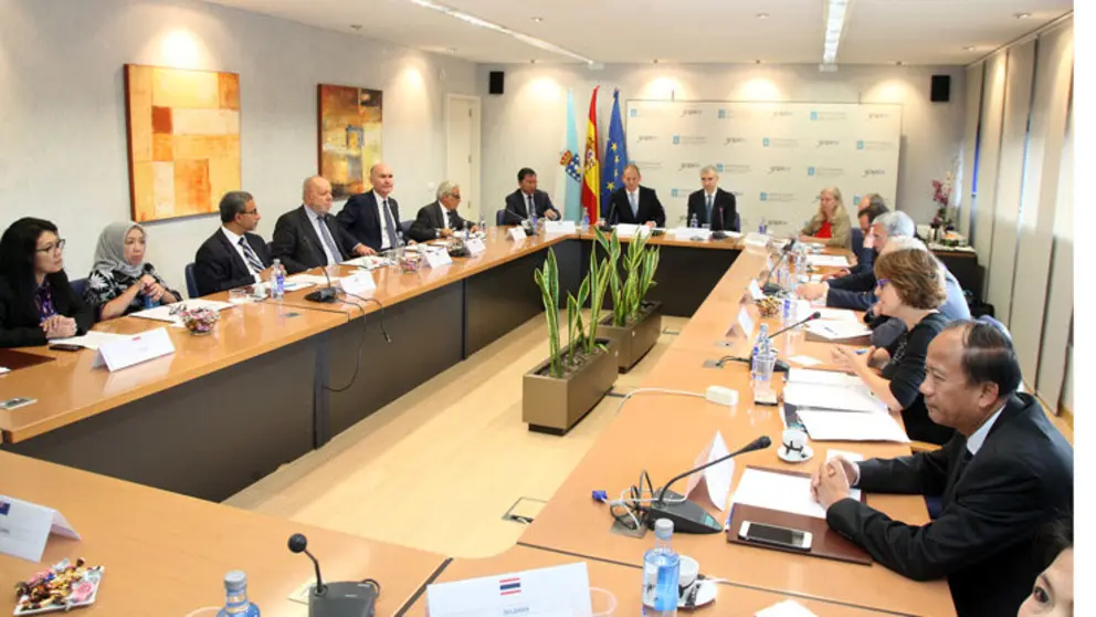 Reuni&oacute;n del conselleiro de Econom&iacute;a con los embajadores de una decena de pa&iacute;ses de Asia-Pac&iacute;fico./P.FERR&Iacute;N.