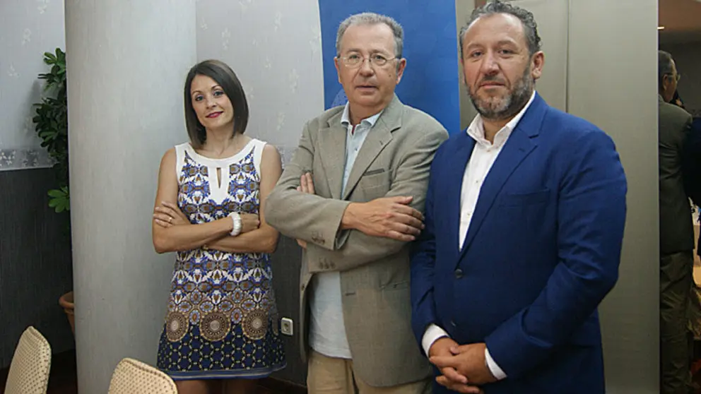 Luc&iacute;a Ferreira, Albino Prada y V&iacute;ctor del Canto presentaron el documento del Foro Econ&oacute;mico./P.L.